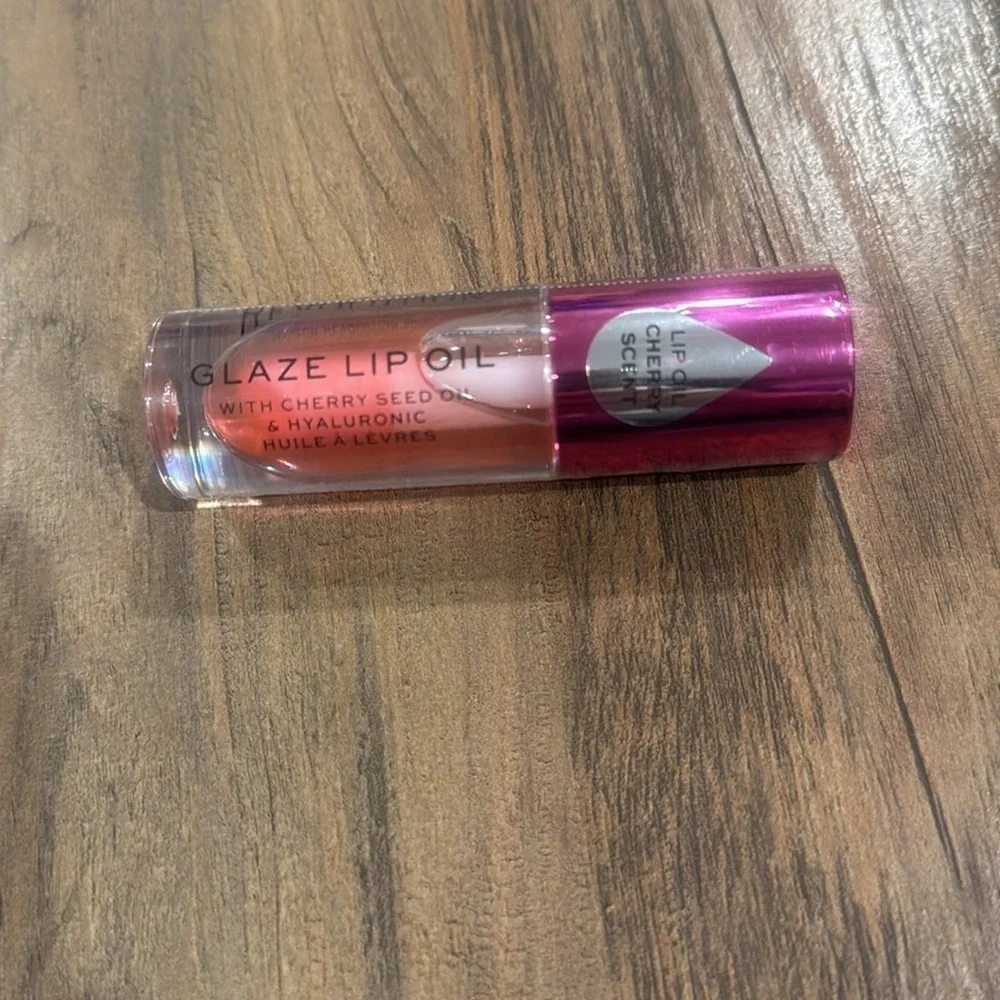 Revolution Glaze Lip Oil